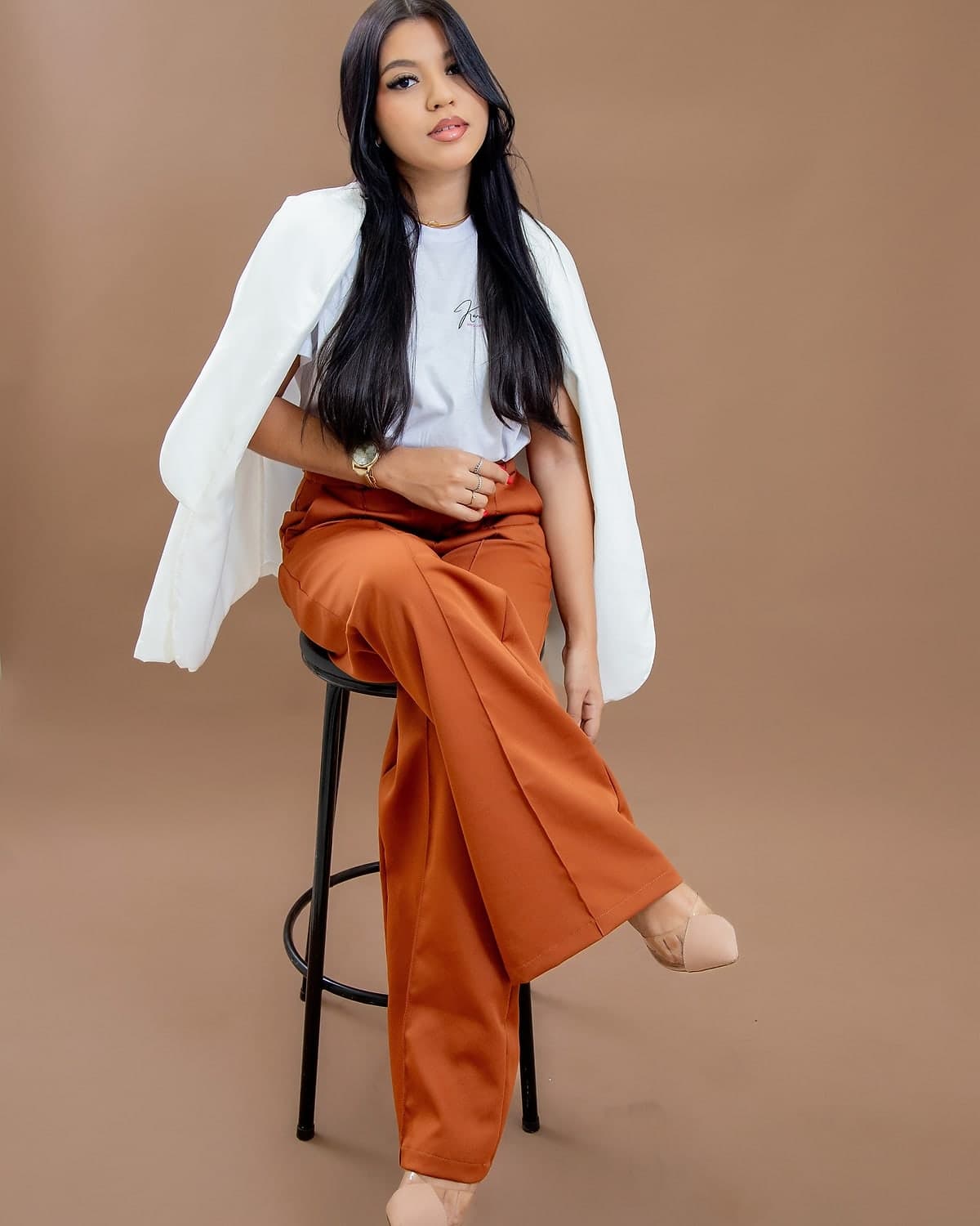 Karol Carvalho, maquiadora e designer de sobrancelhas